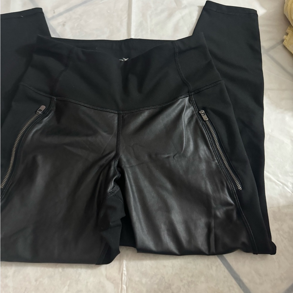 Black leggings stretchy and with leather on the front